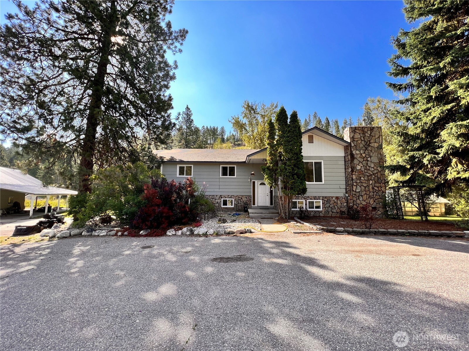 17320 N Highway 21 N