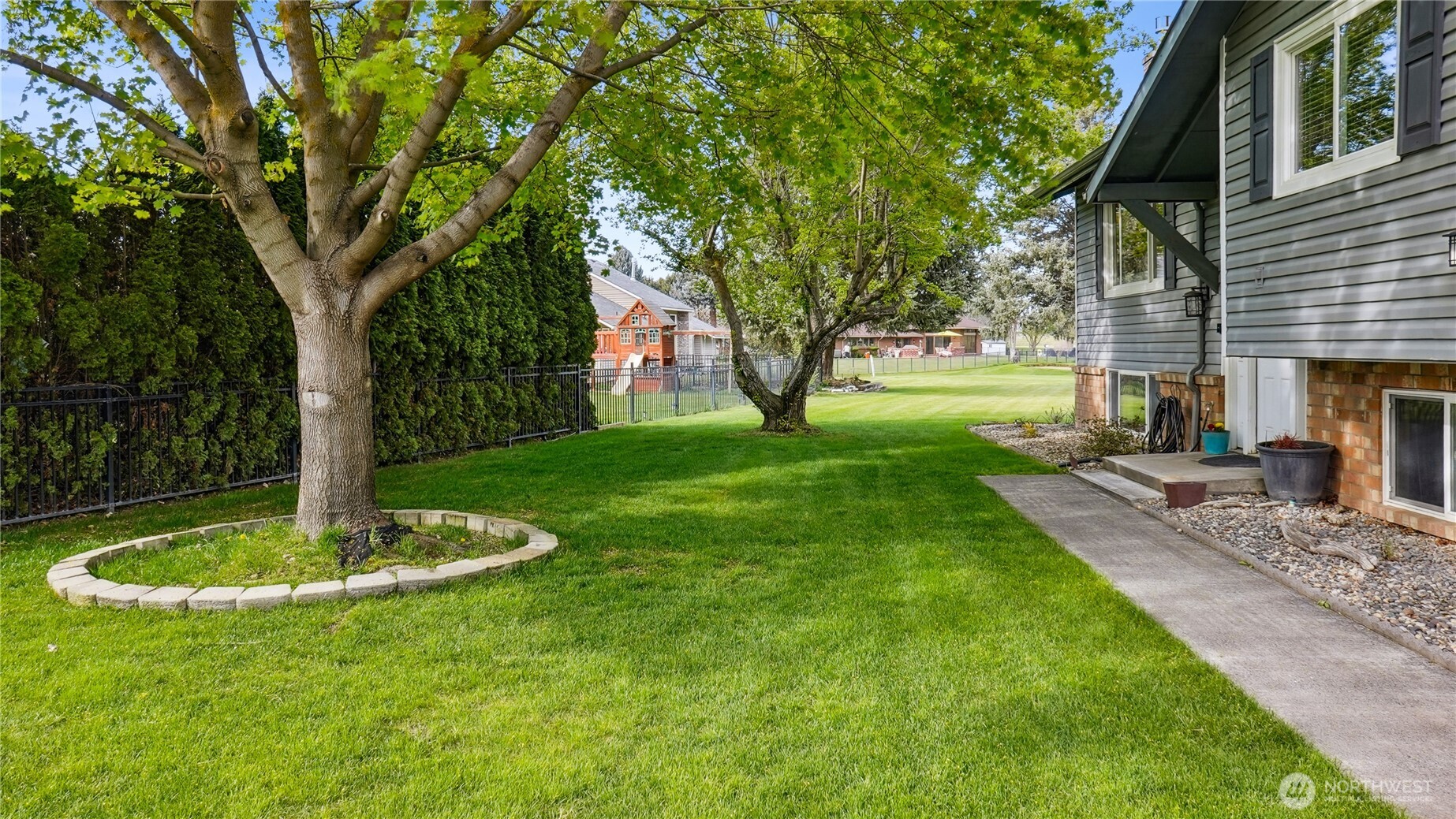 863 S Meadowlark Lane