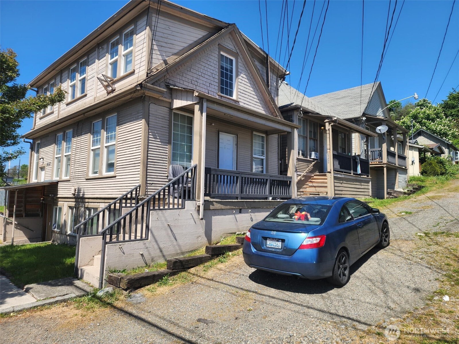 1637 CENTER Street