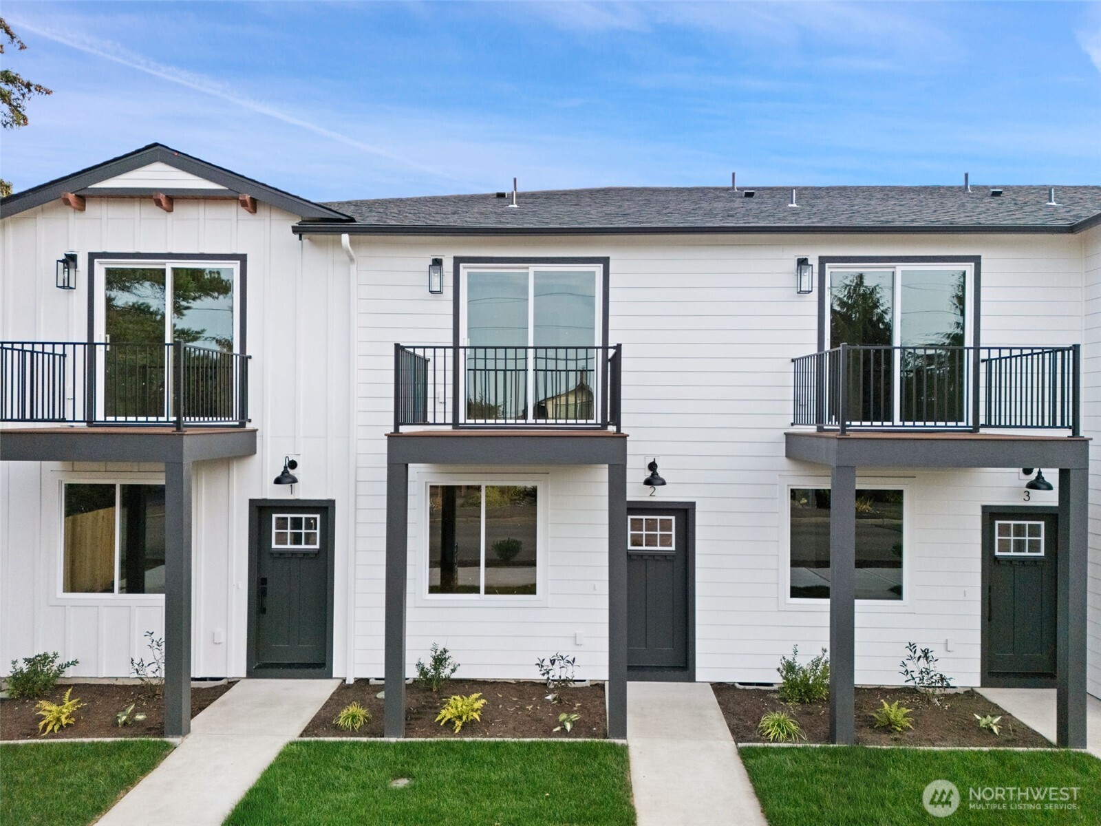 669 W Hendrickson #2