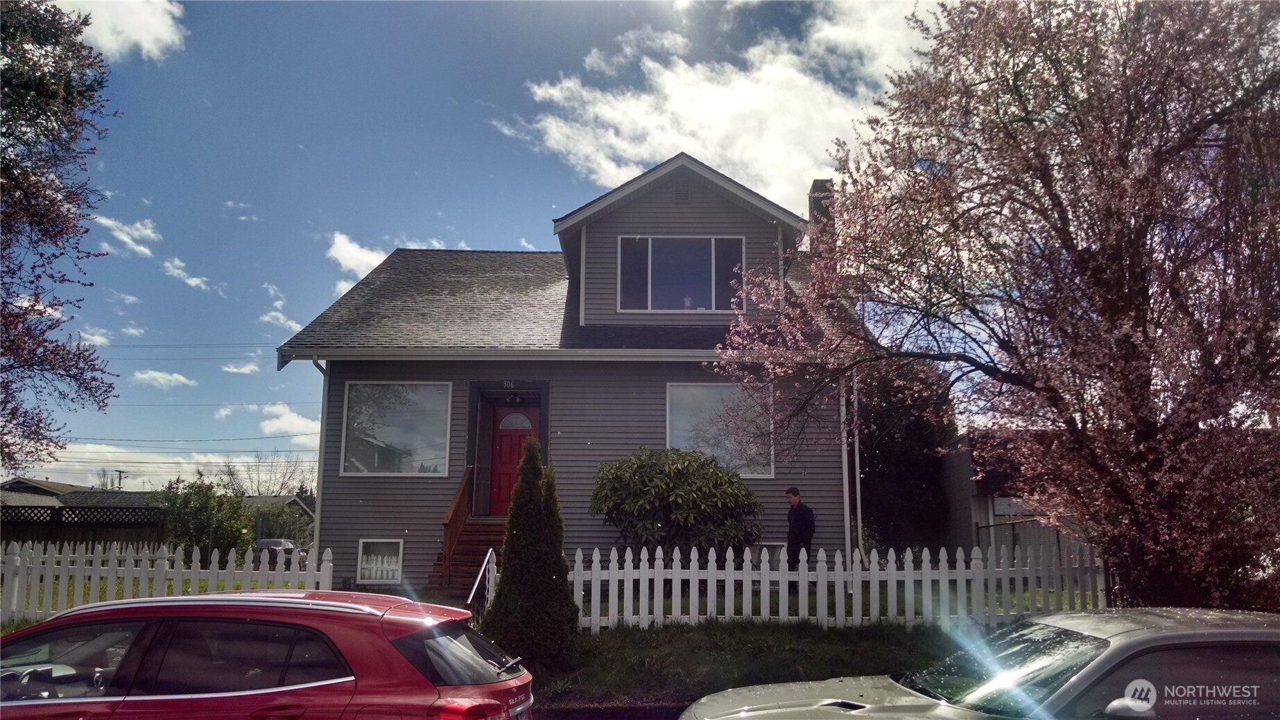 306 2nd ST NE