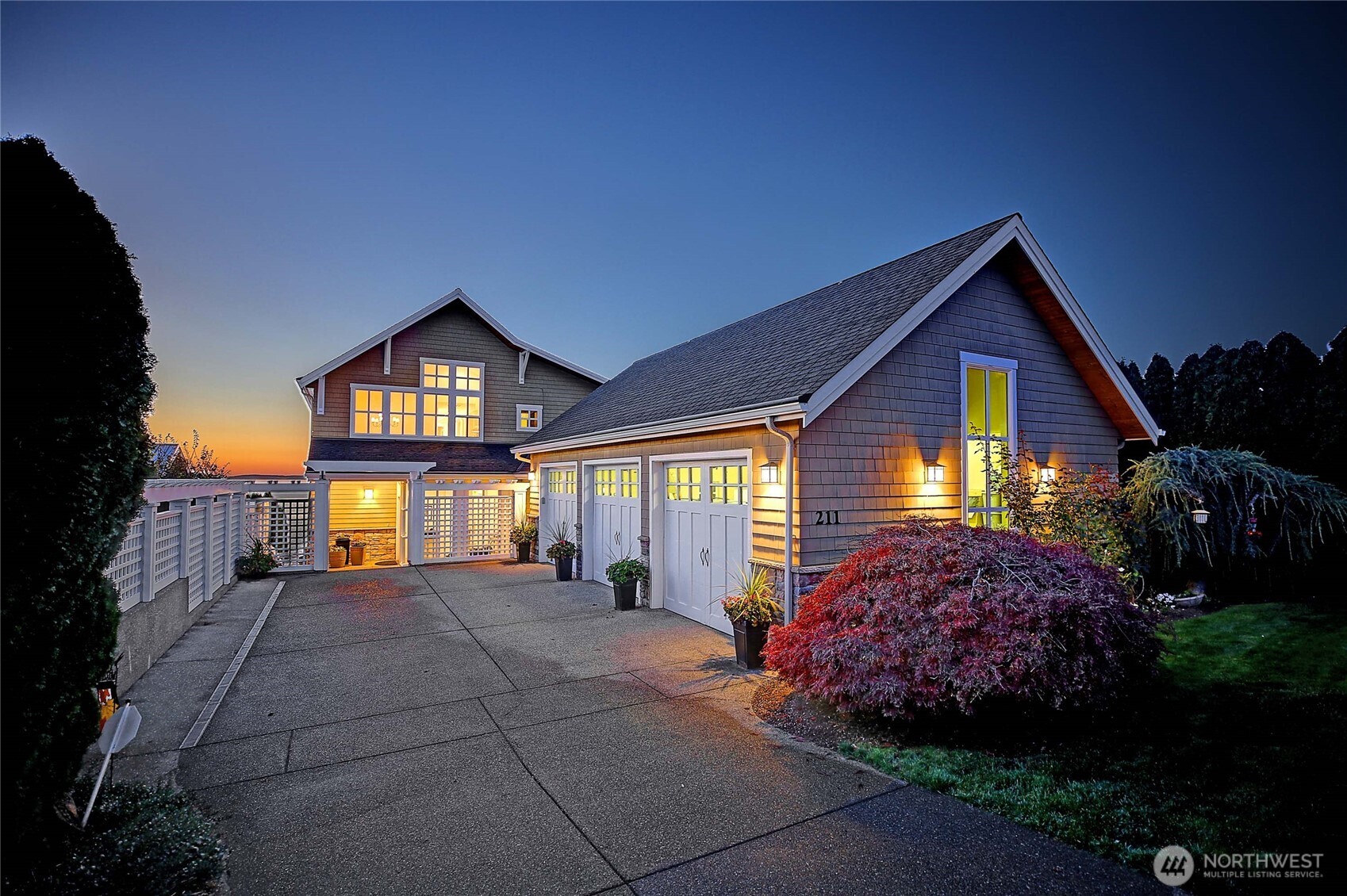 211 N Sunset