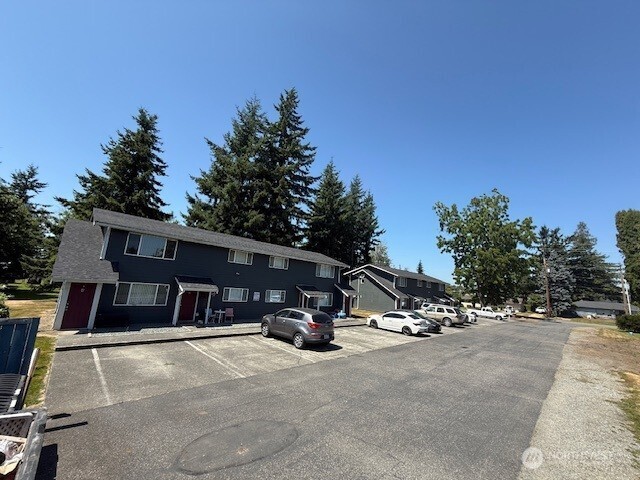 313 E Woodworth Street #4