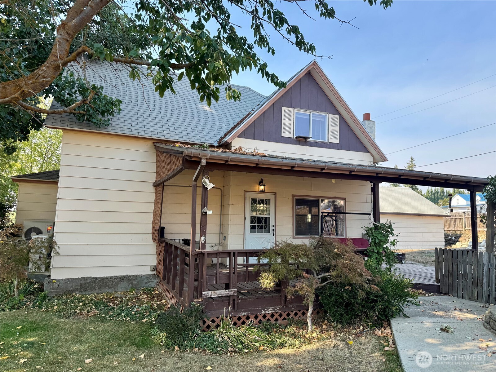 405 NW Dellah Avenue