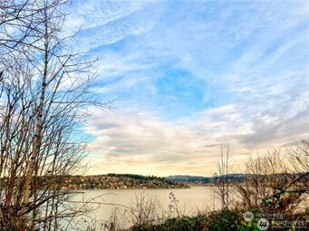 97 XX Arrowsmith Avenue S