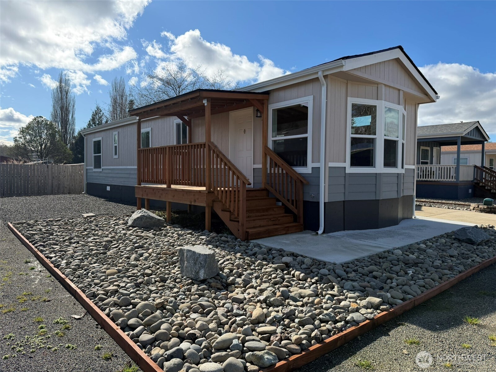 2010 Broadway Avenue #38