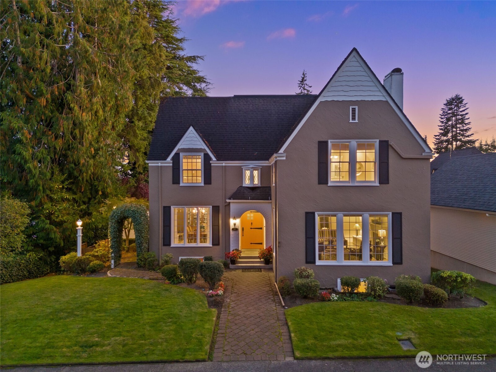 317 W 10th Street