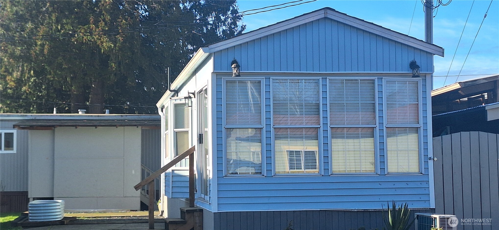 2400 DONOVAN Avenue #16