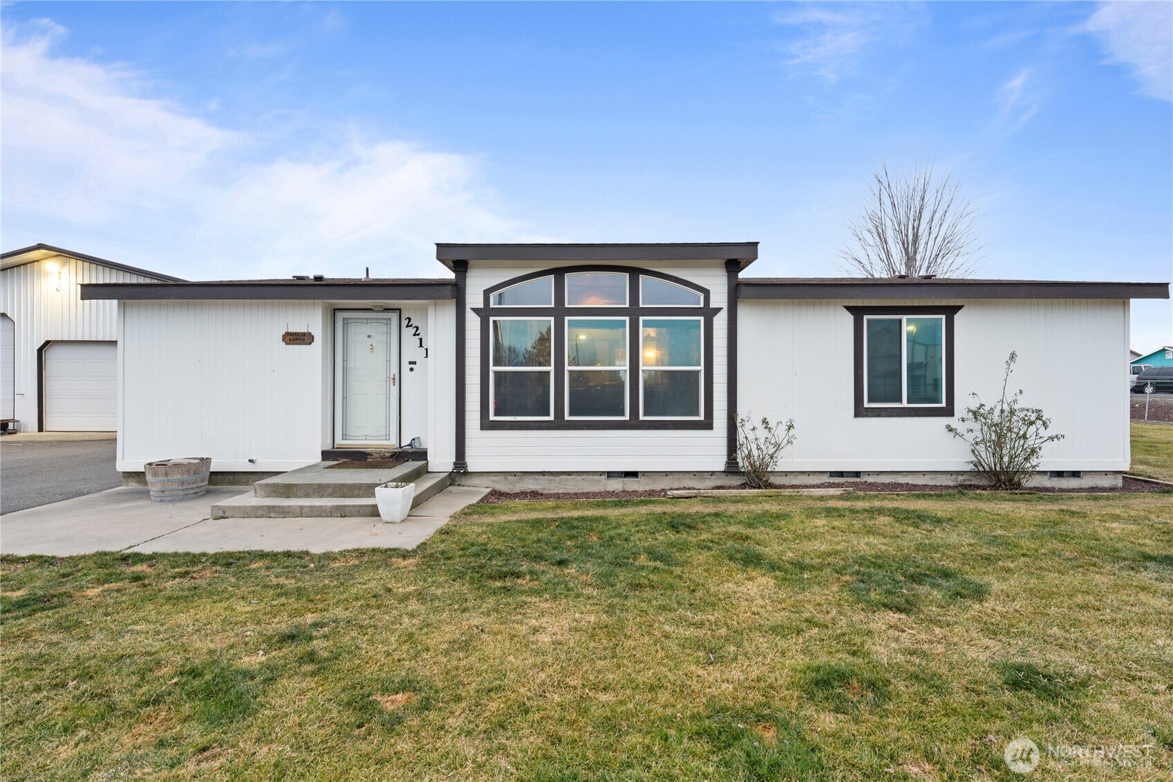 2211 W Sielaff Lane