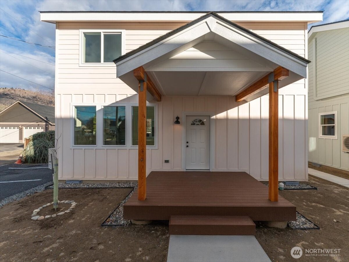 413 E Okanogan Avenue
