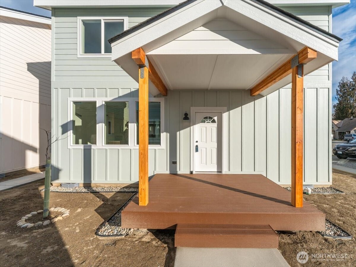 415 E Okanogan Avenue