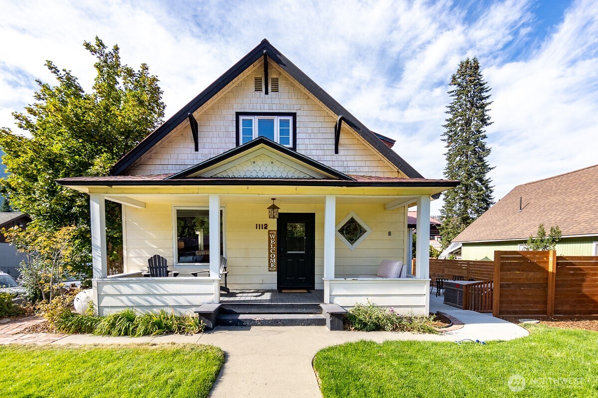 1112 Commercial Street