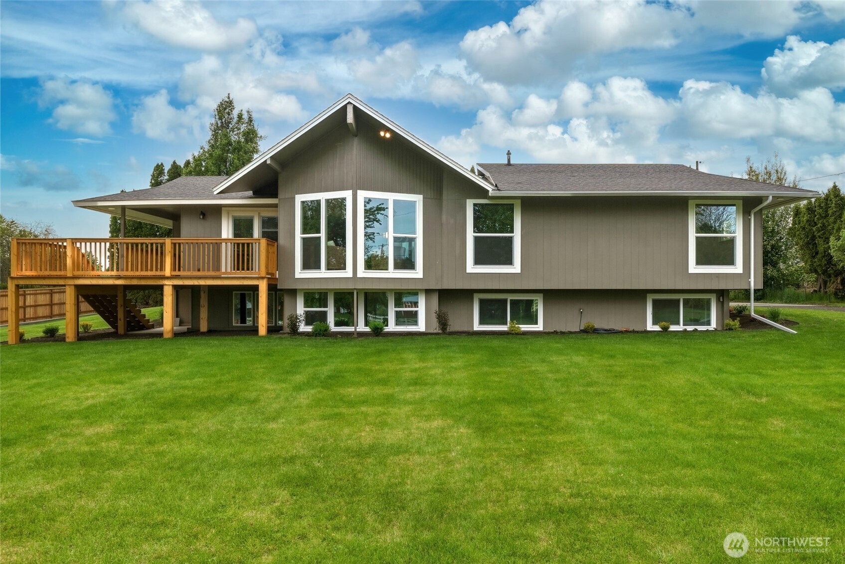 2242 S Wilbur