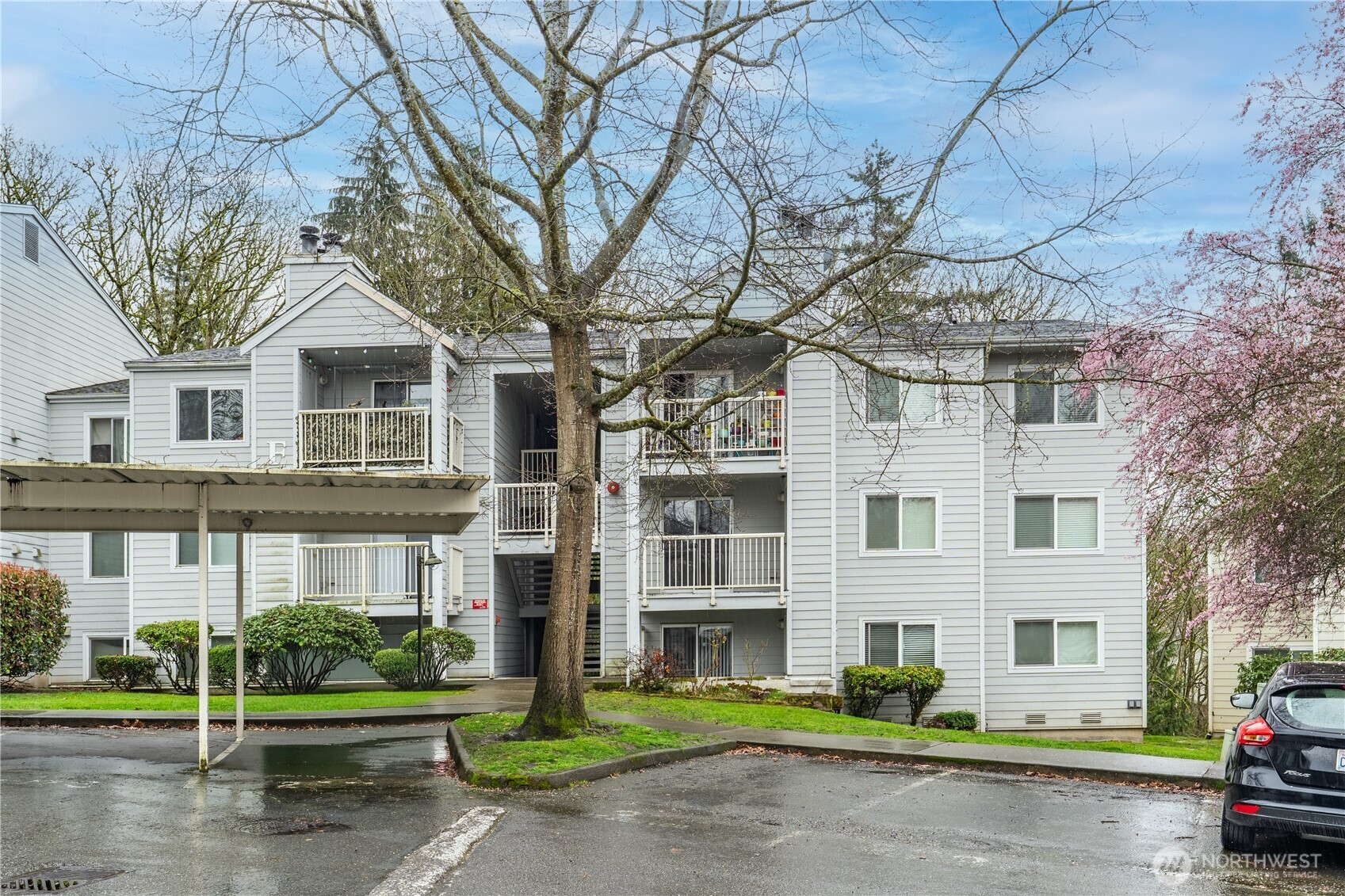 975 Aberdeen Avenue NE #F207