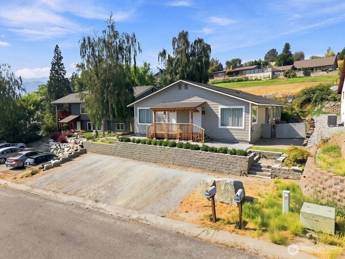 380 N Shore Court