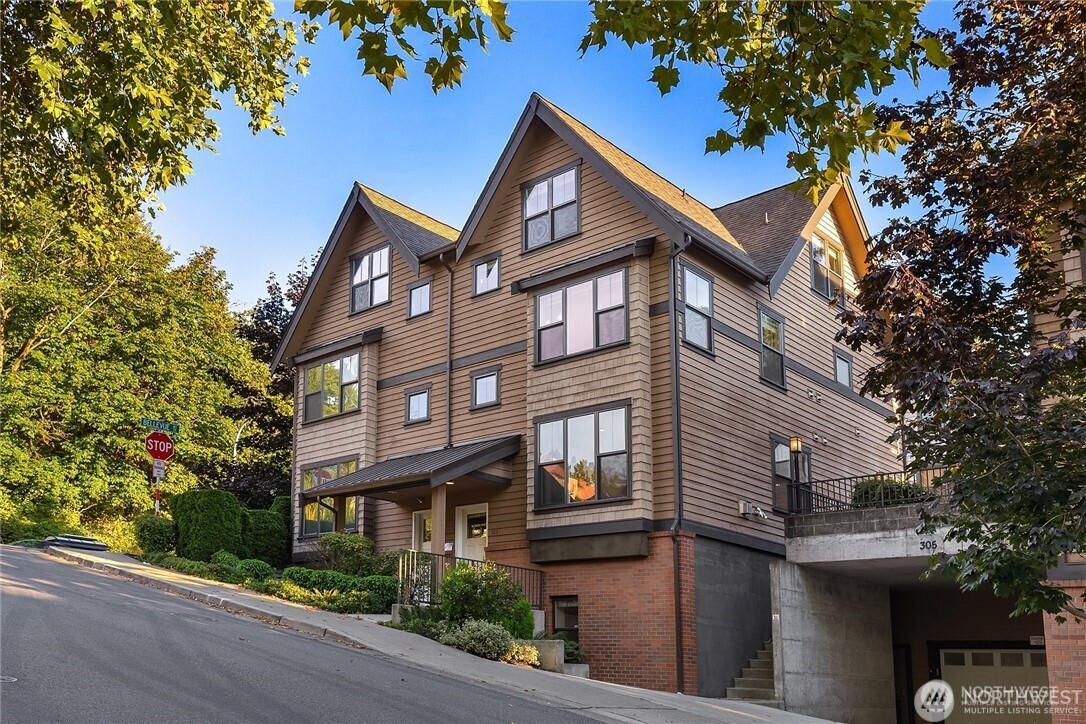 303 Bellevue Way SE