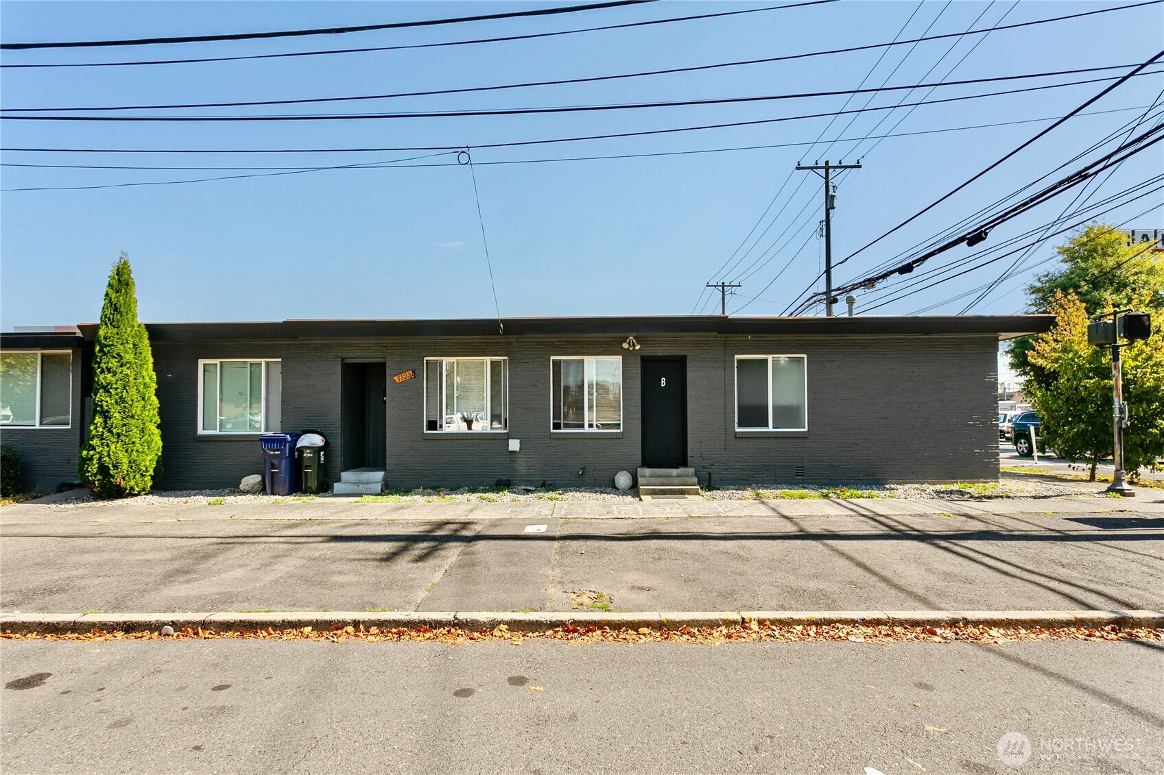 1123 S M Street