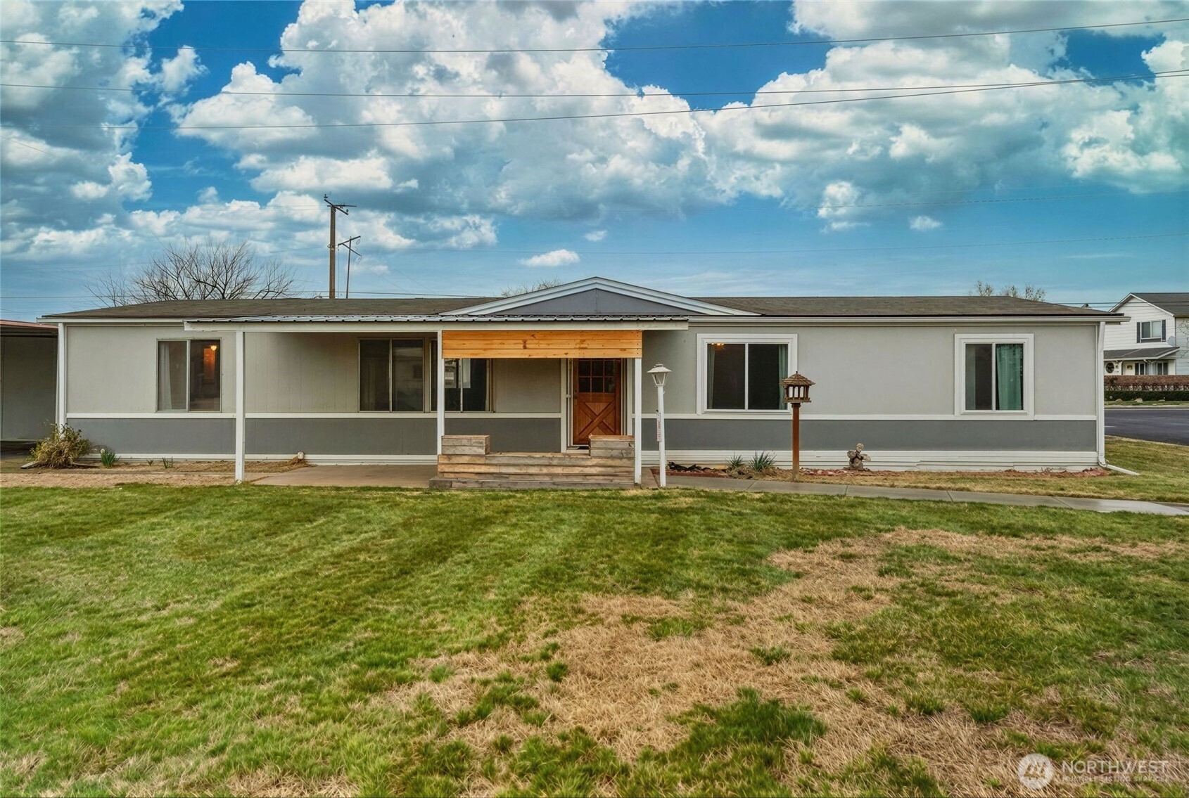806 SE Mockingbird Drive