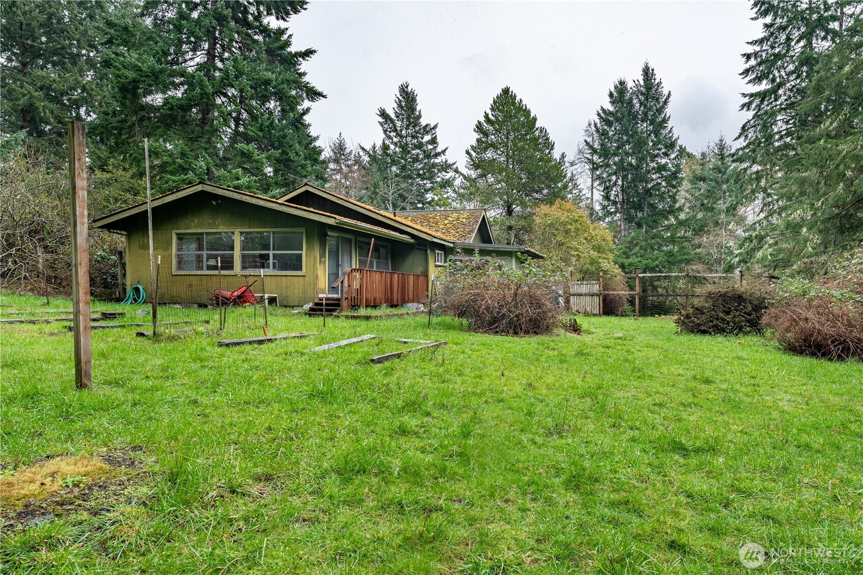 402 E Madrona Boulevard NW
