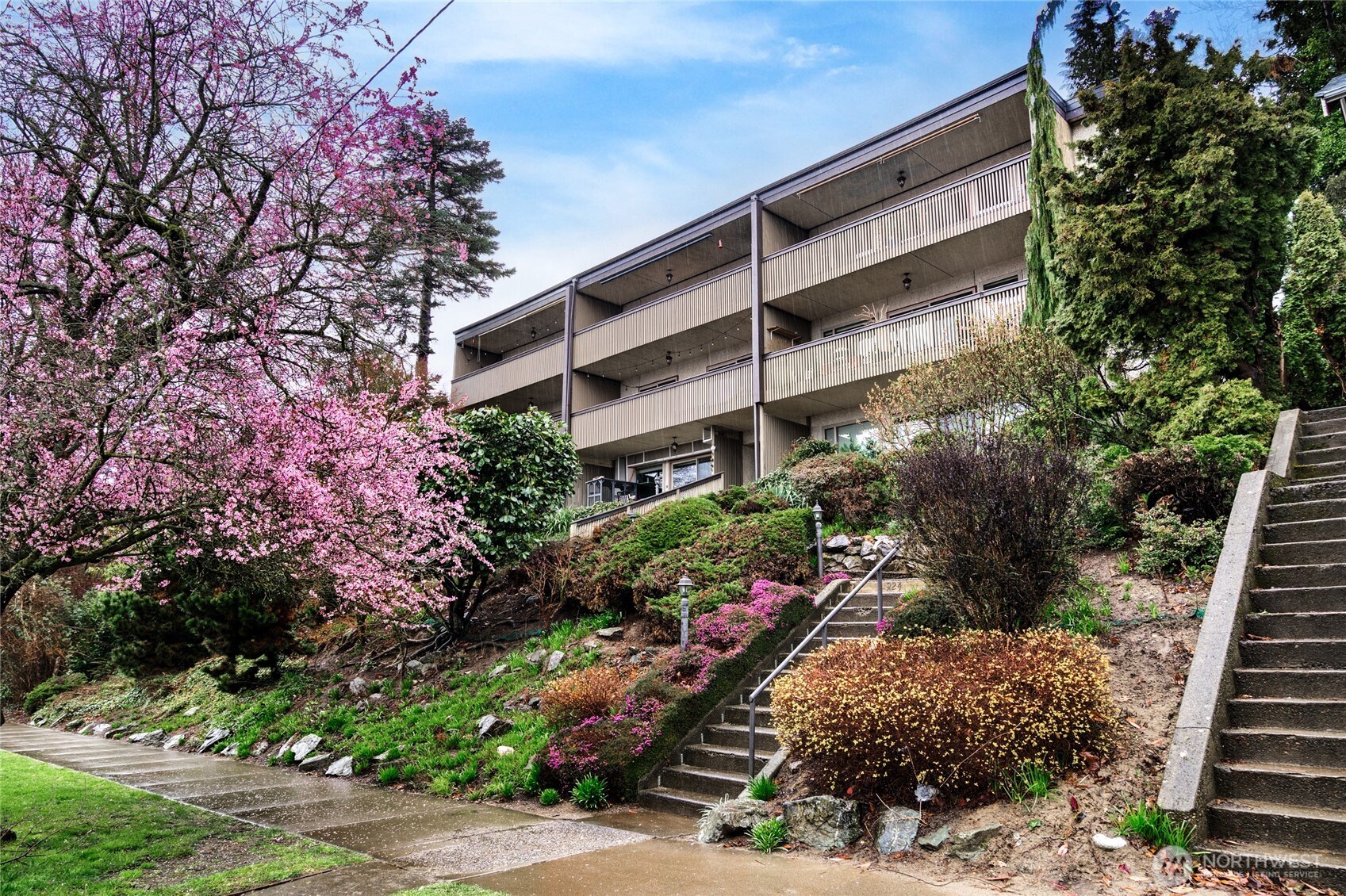 924 N Garden Street #201
