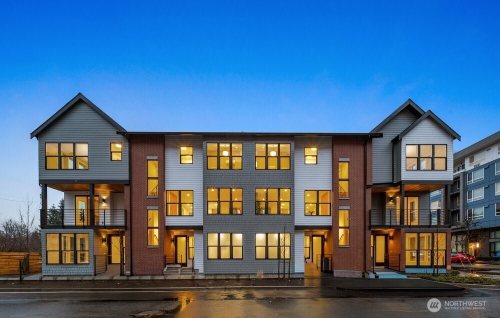 695 NW Locust ST (Homesite #9)