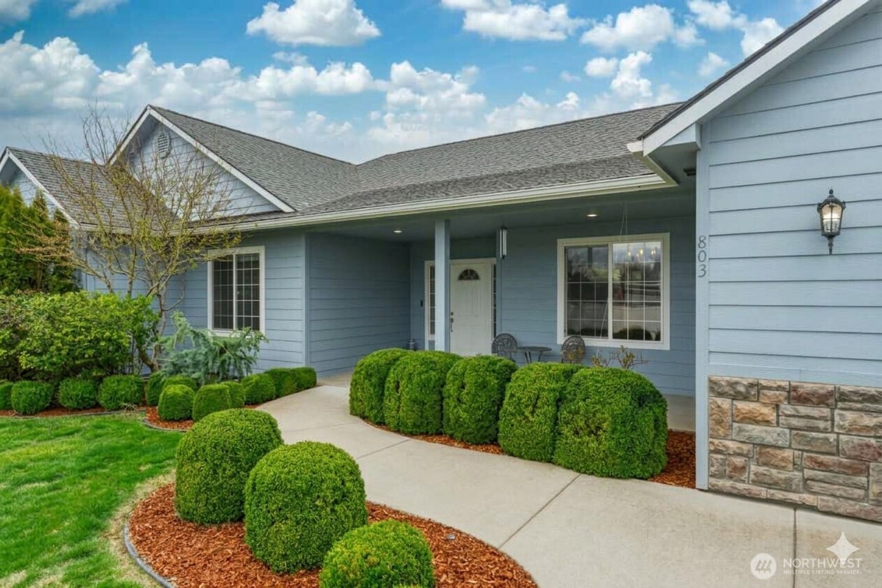 803 SE Vintage Way