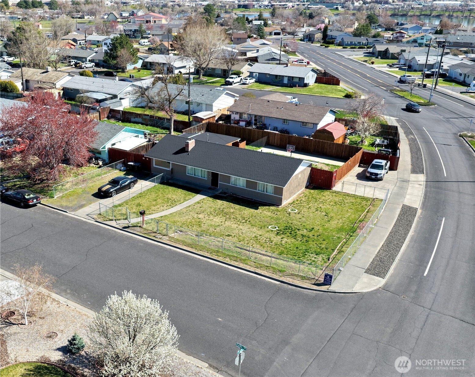 305 N Earl Road