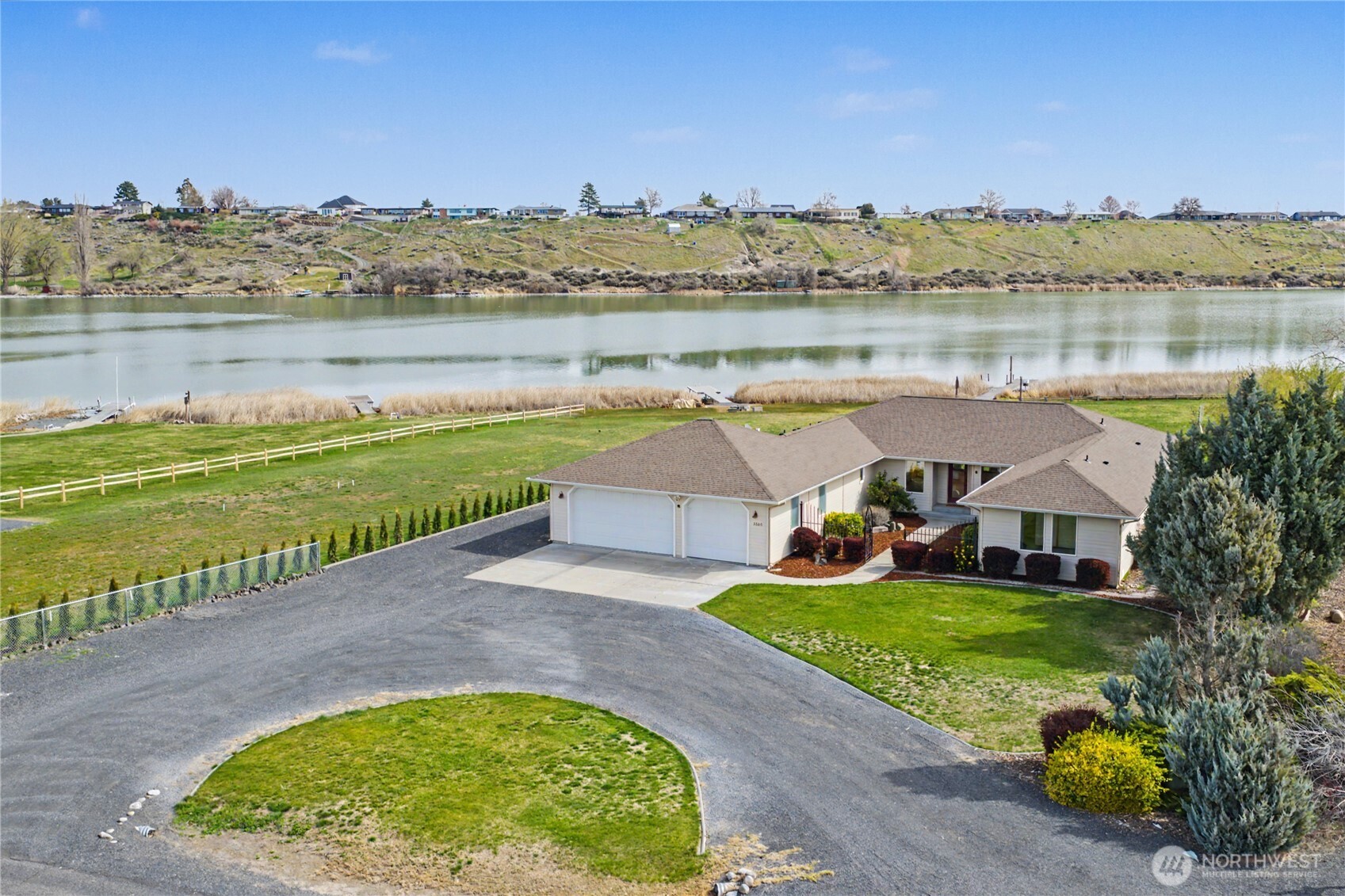 3103 NE Meadowlark Lane