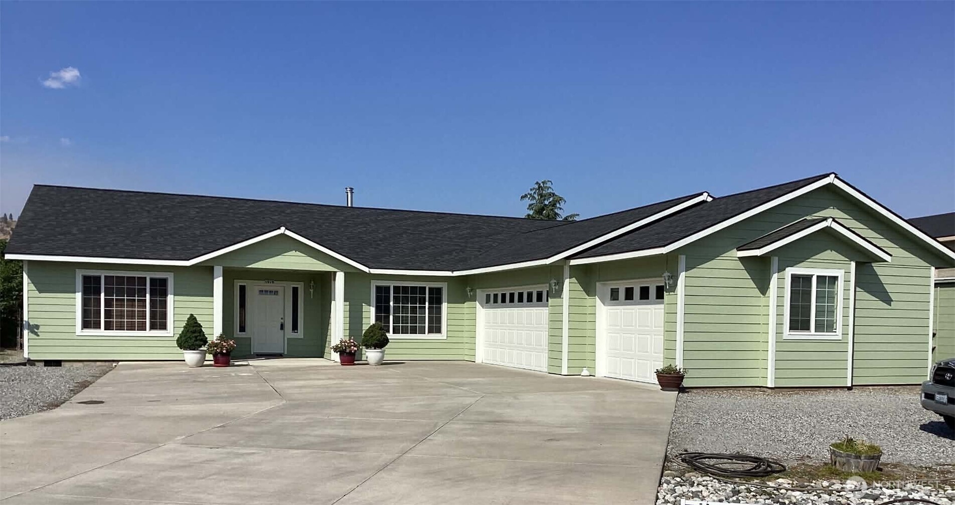 1010 Crest Loop