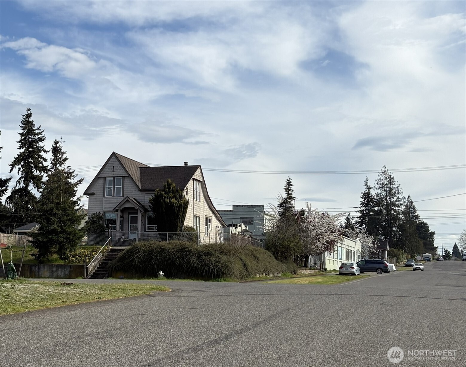 502 E Wright Avenue
