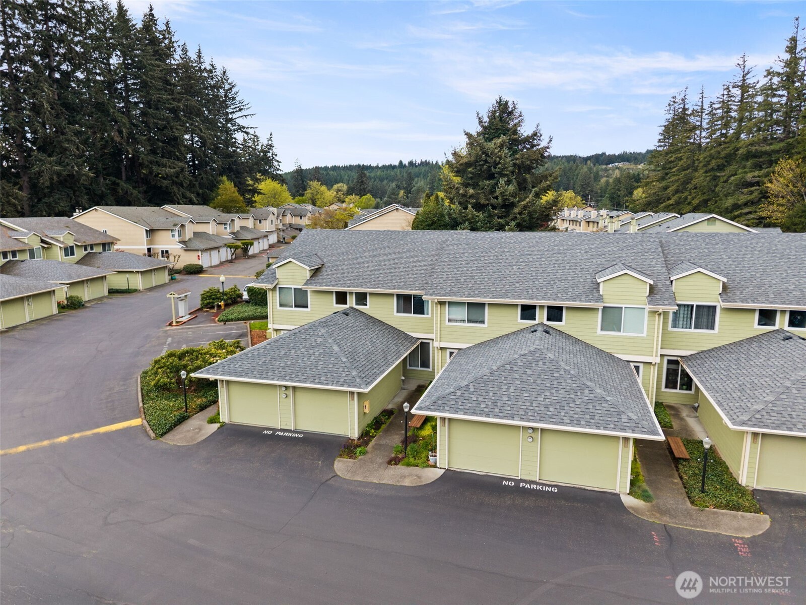 3931 NW Fairway Lane