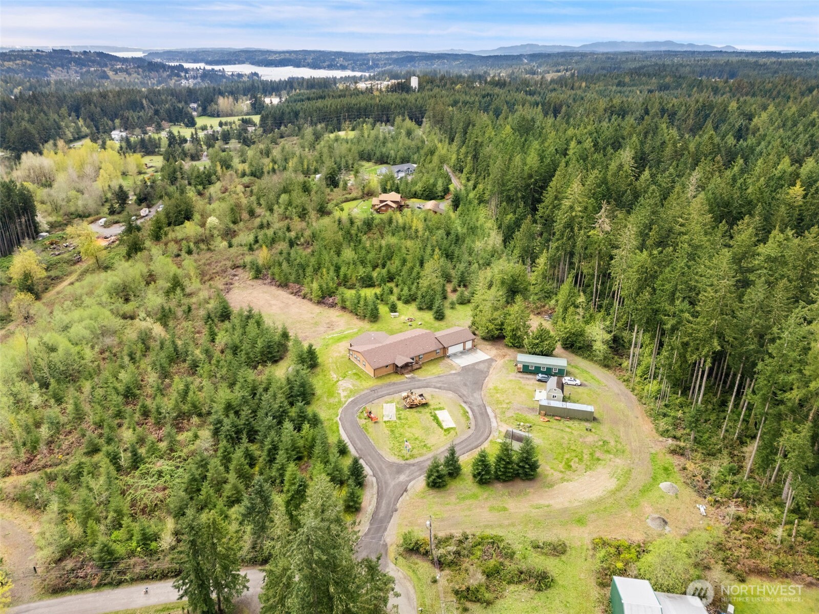 437 NW Equestrian Drive