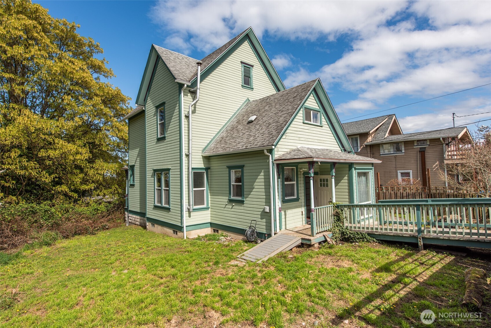 318 W 8th Street