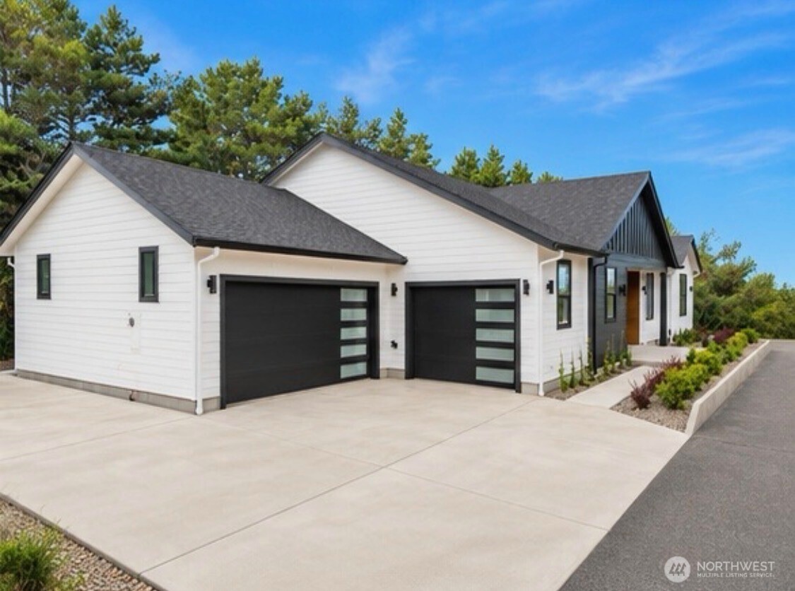 703 Shoreview Drive N
