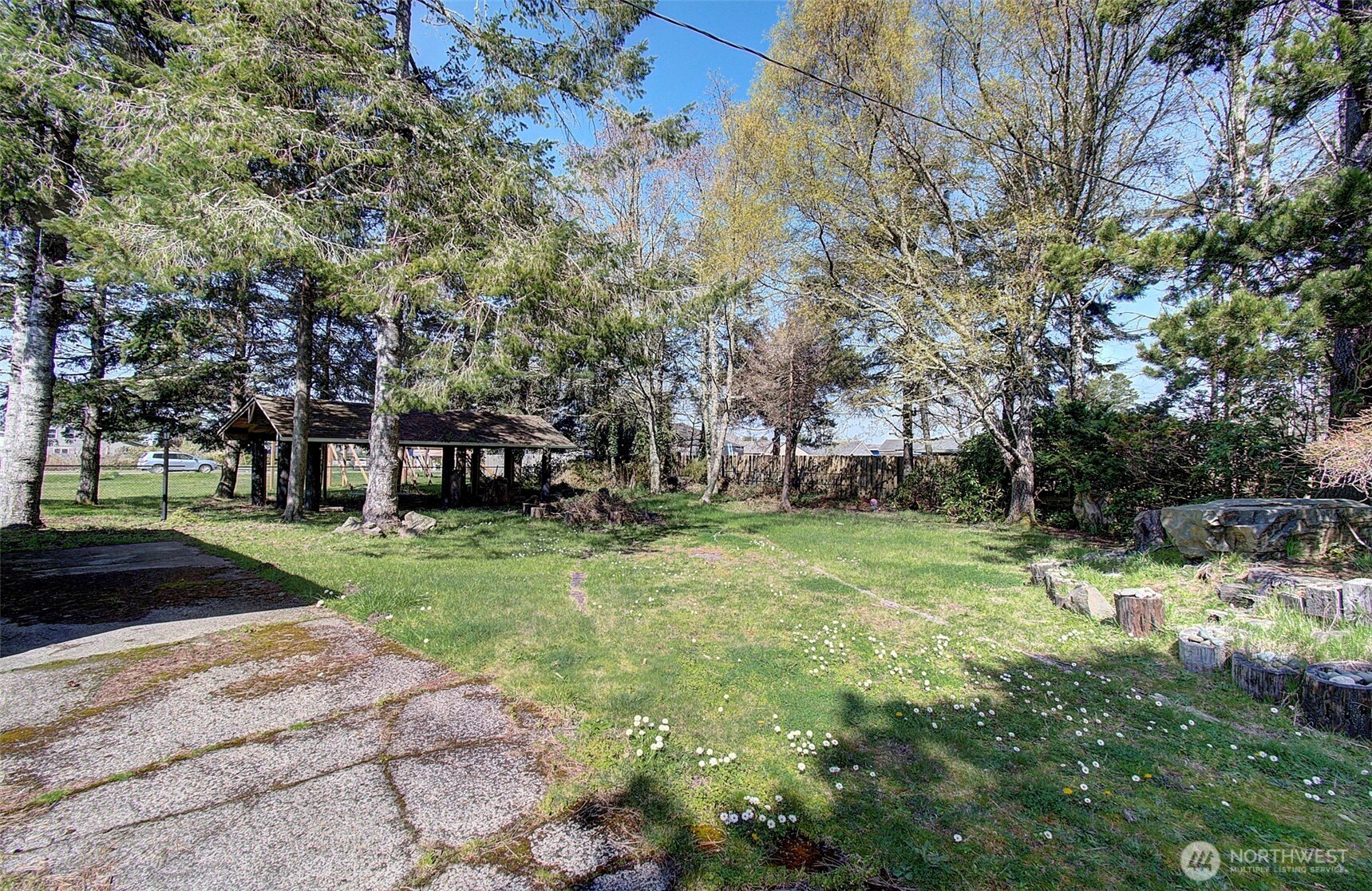 4913 N Place