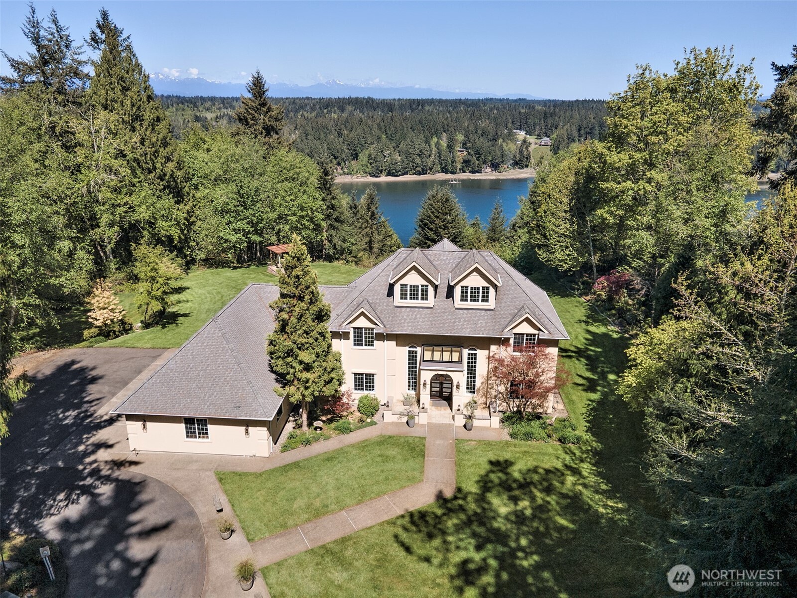 110 SE Lazy Dog Lane