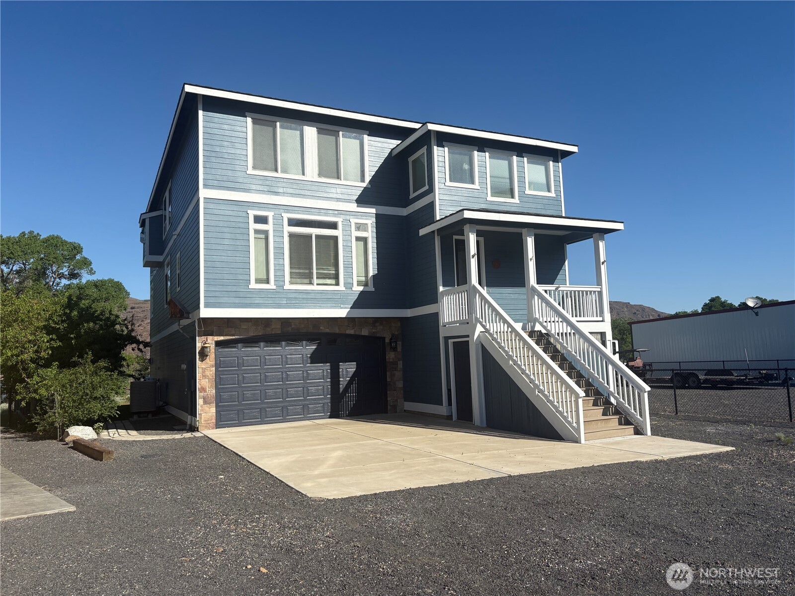 582 River Drive SW