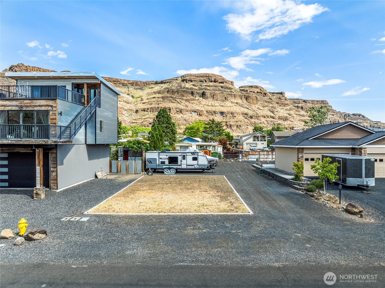 685 River Drive SW