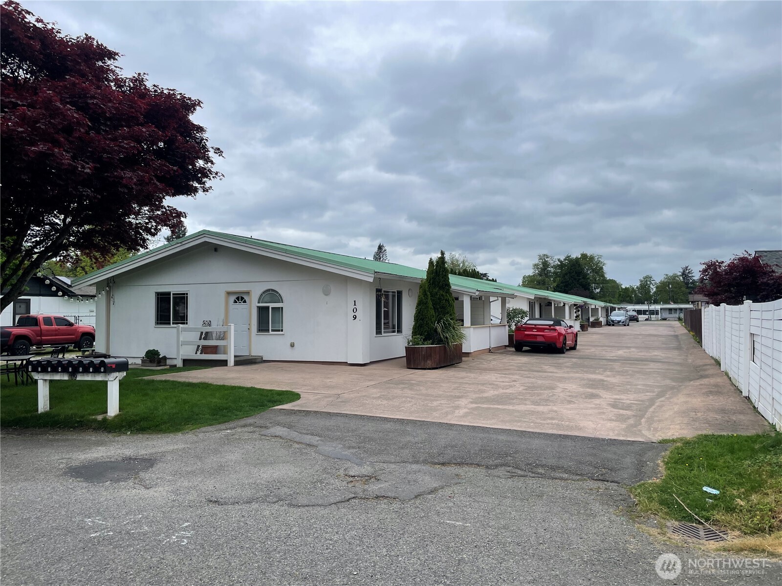 109 4th Avenue SE