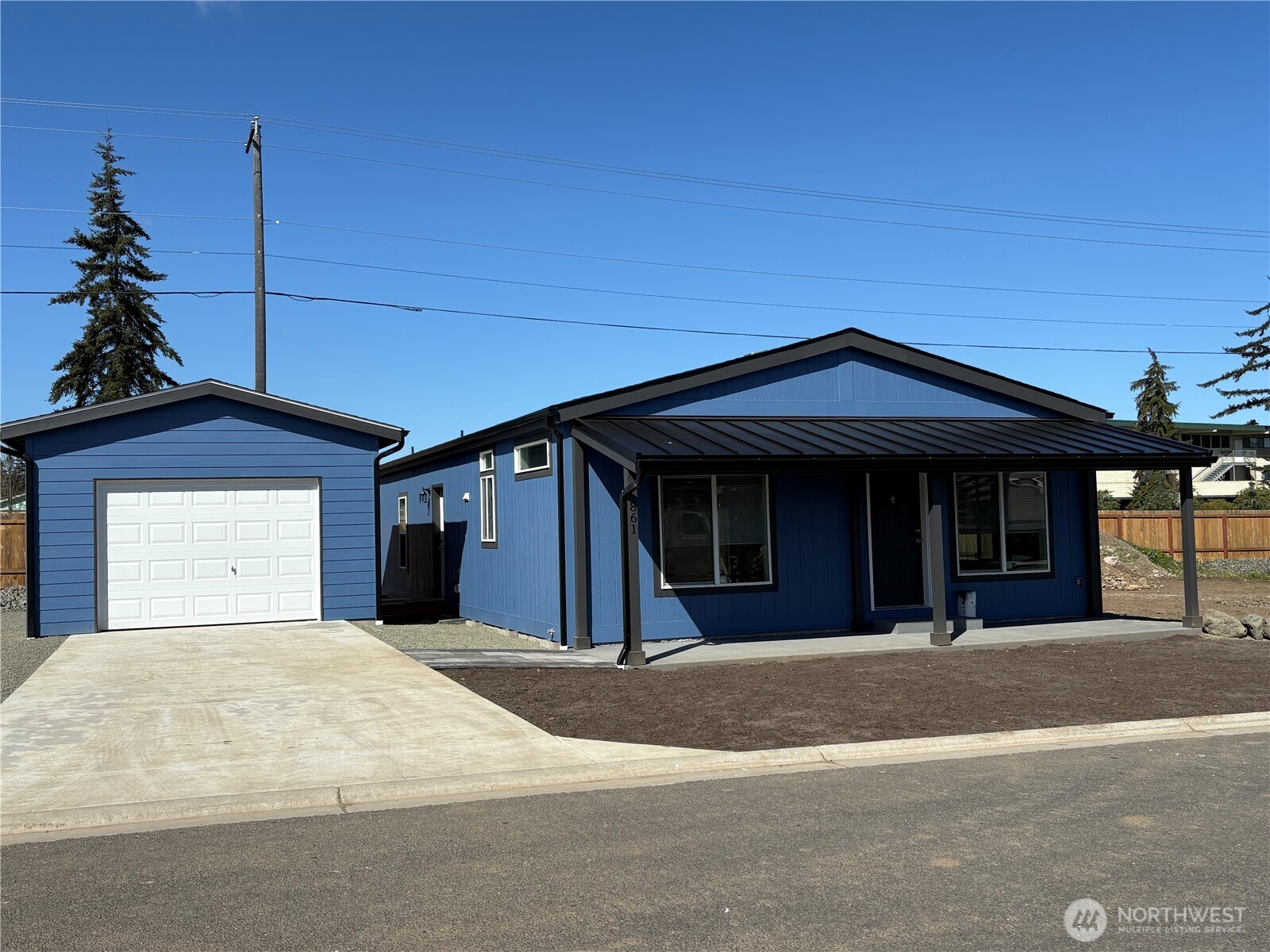 861 N Iris Avenue