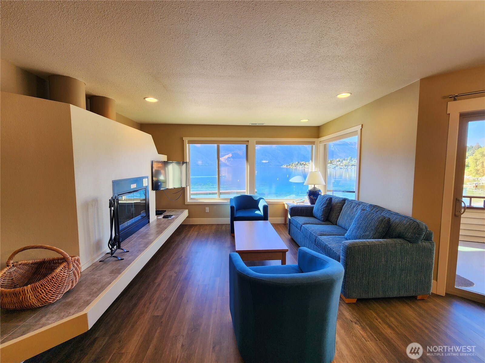 1 Lakeside 717-P