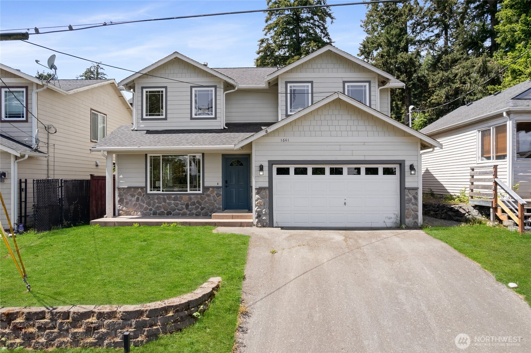 1641 Bayview Drive W
