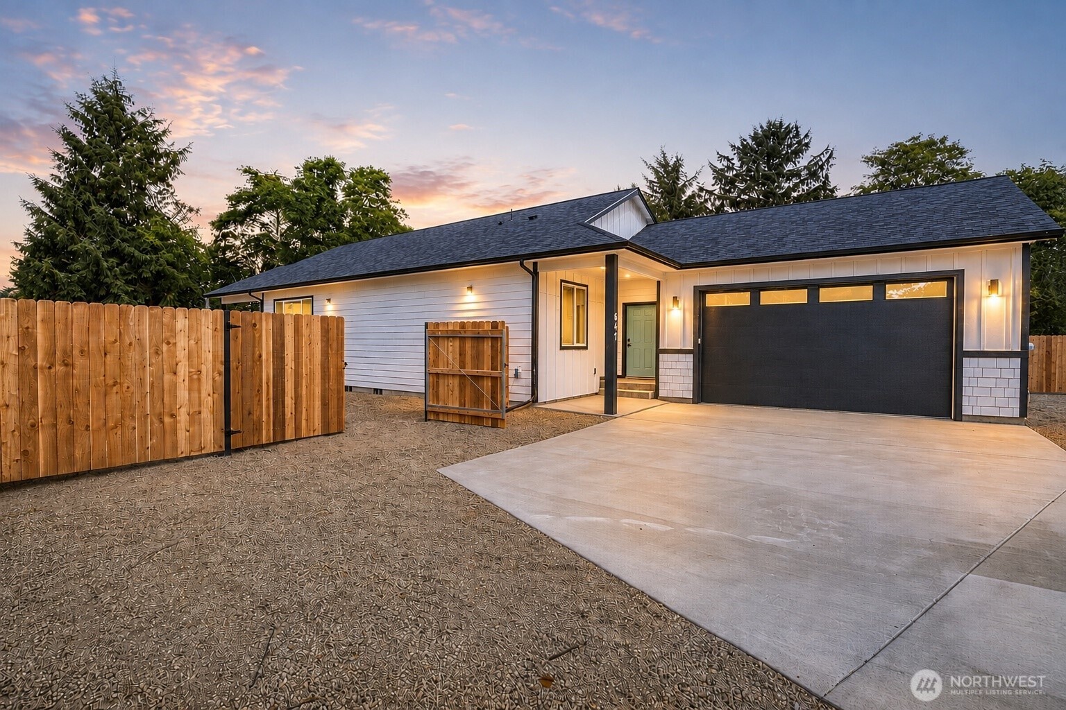 647 Skamokawa Court SE
