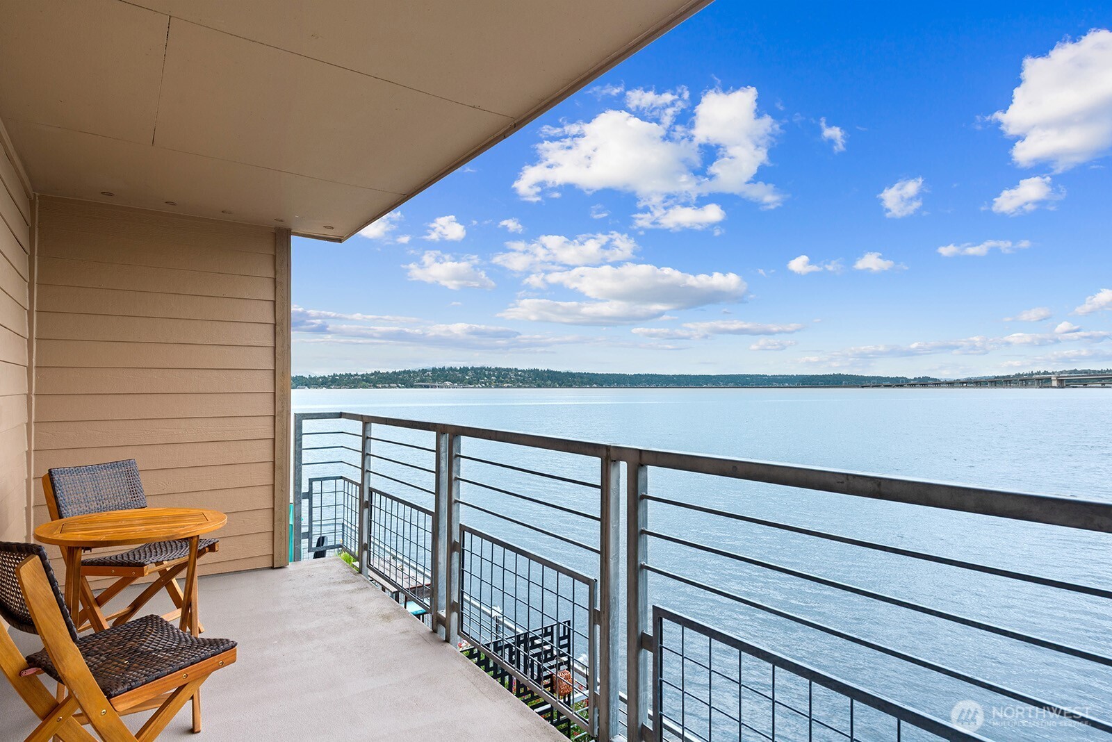 334 Lakeside Avenue S #207