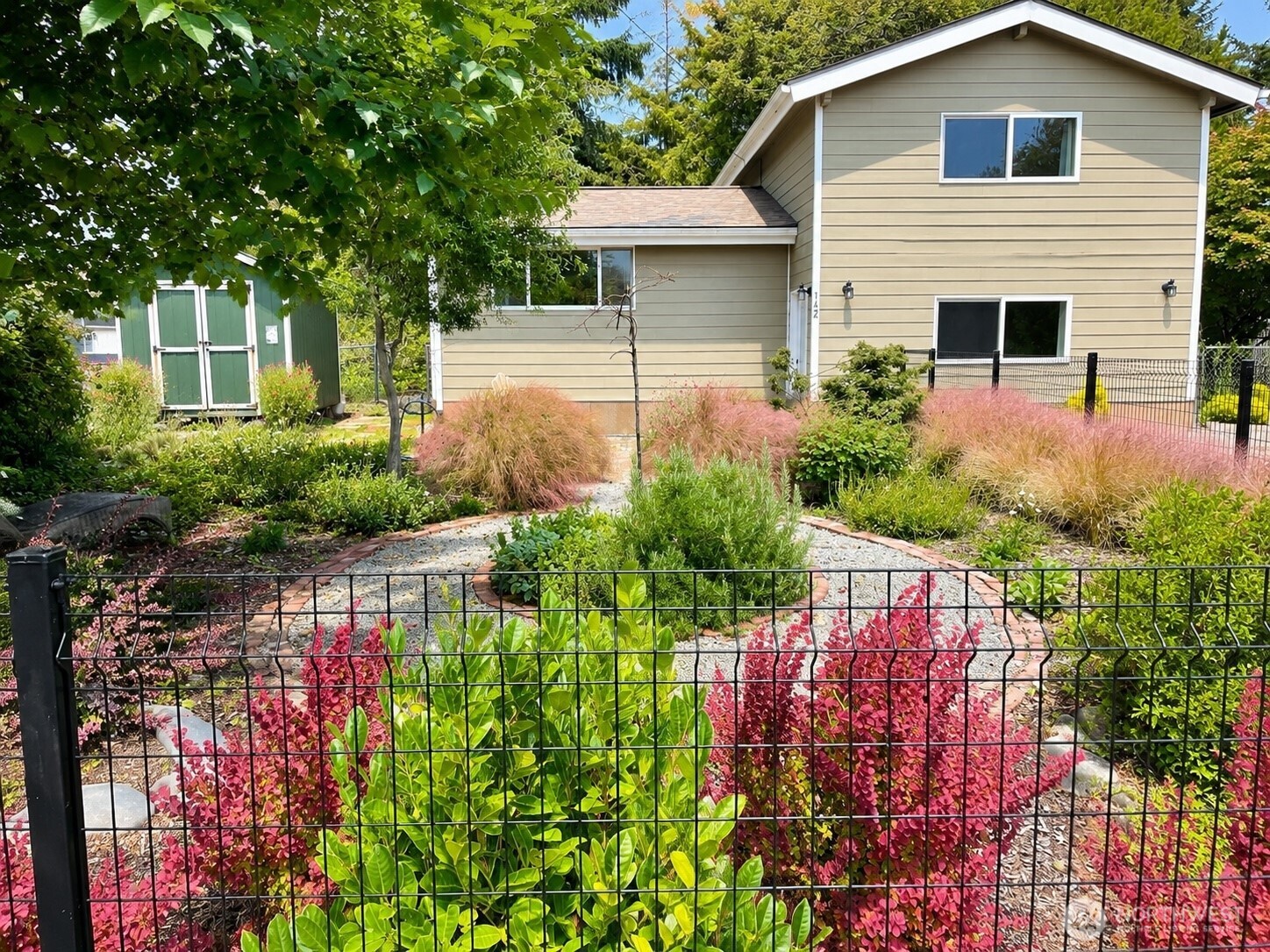 142 N Port Loop NW
