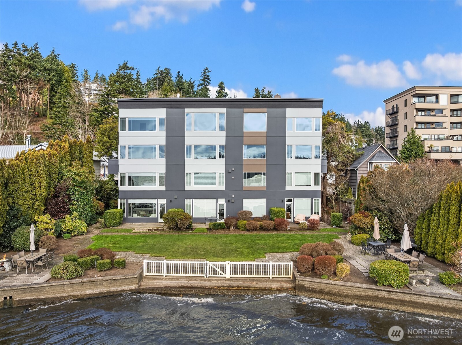 9039 NE Juanita Drive #304