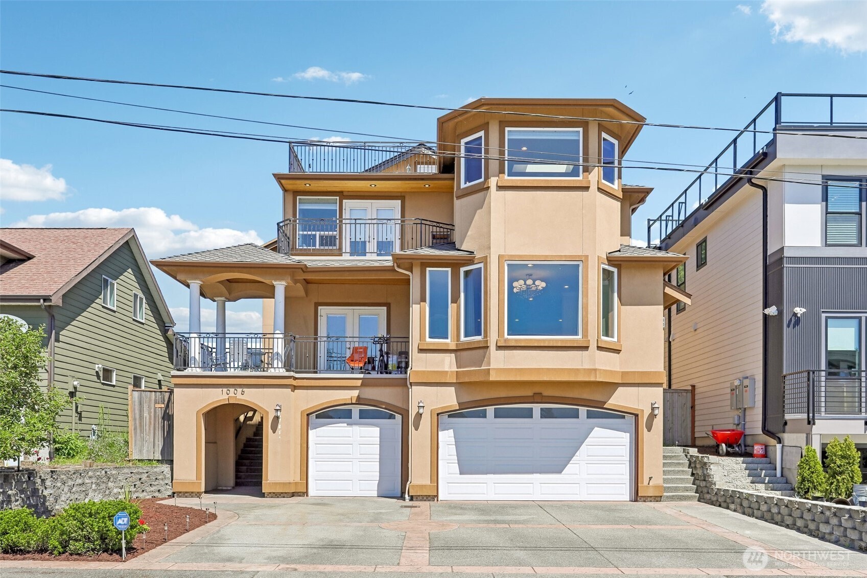 1006 N 28th Place