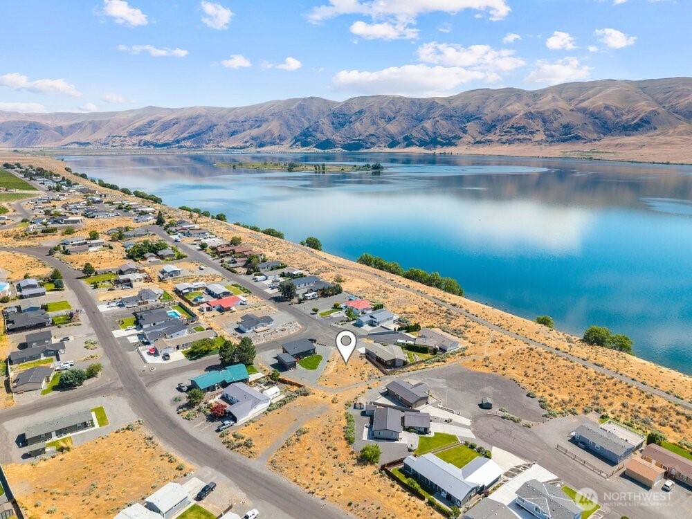 407 Island View SW