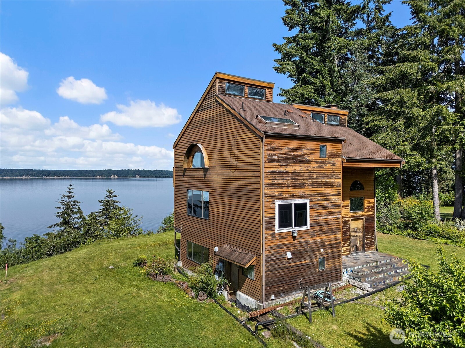 7544 Sandy Point Beach Road NE