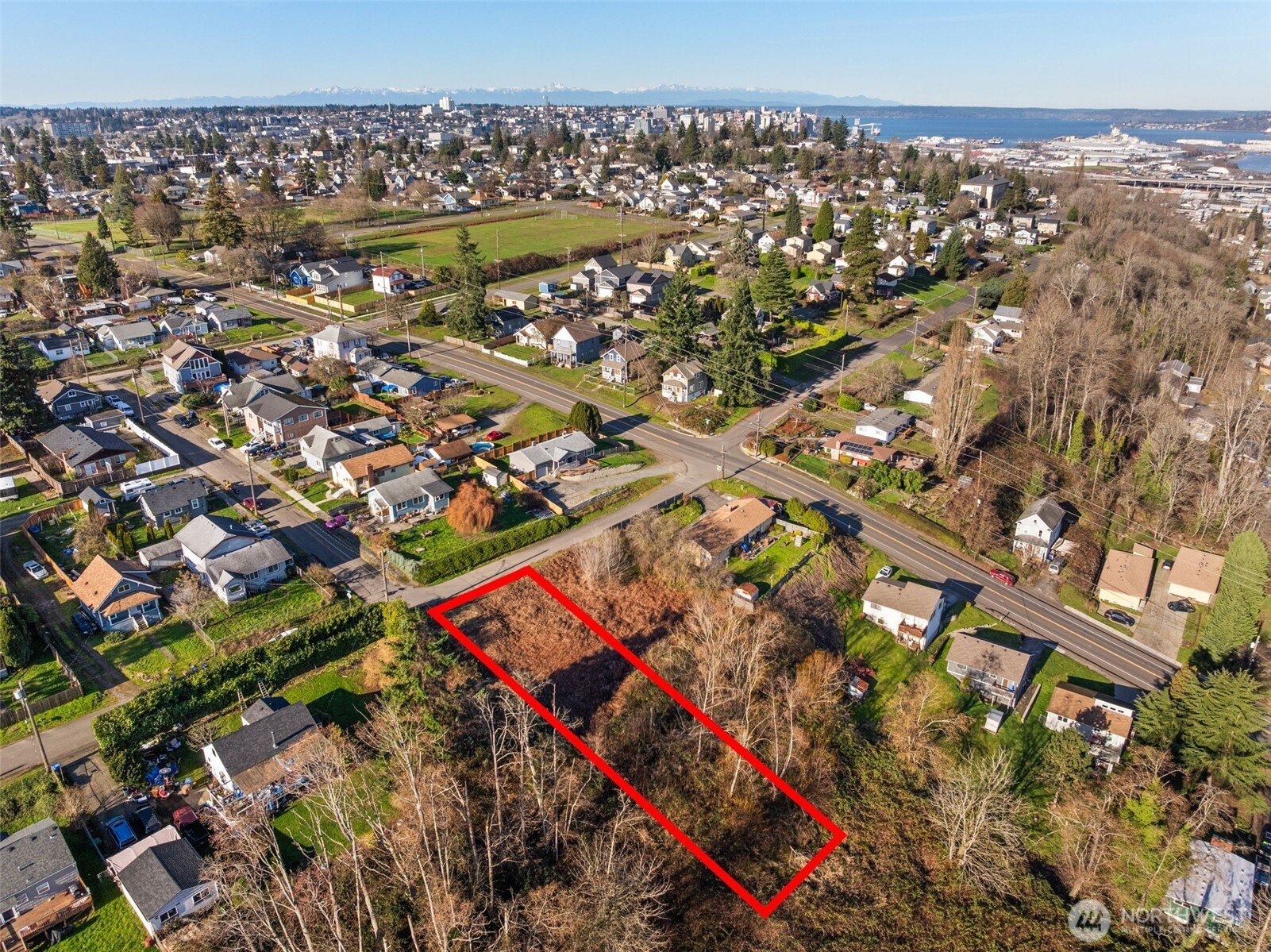 1403 E Lennox